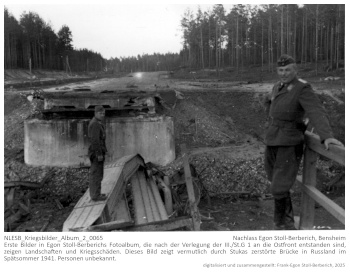 Erste Bilder in Egon Stoll-Berberichs Fotoalbum, die nach der Verlegung der III./St.G 1 an die Ostfront entstanden sind, zeigen Landschaften und Kriegsschäden. Dieses Bild zeigt vermutlich durch Stukas zerstörte Brücke in Russland im Spätsommer 1941. Personen unbekannt. NLESB_Kriegsbilder_Album_2_0065