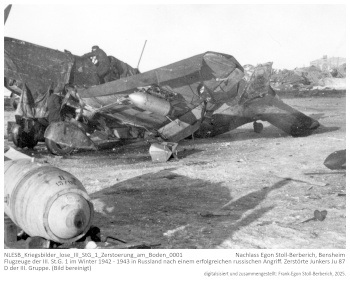 Flugzeuge der III./St.G. 1 im Winter 1942 - 1943 in Russland nach einem erfolgreichen russischen Angriff. Zerstörte Junkers Ju 87 D der III. Gruppe. (Bild bereinigt), NLESB_Kriegsbilder_lose_III_StG_1_Zerstoerung_am_Boden_0001