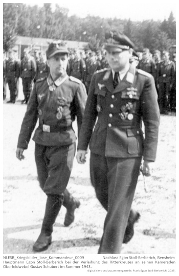 Hauptmann Egon Stoll-Berberich bei der Verleihung des Ritterkreuzes an seinen Kameraden Oberfeldwebel Gustav Schubert im Sommer 1943. NLESB_Kriegsbilder_lose_Kommandeur_0009