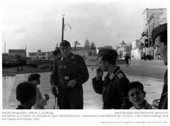 Aufnahme aus Sizilien im Fotoalbum Egon Stoll-Berberichs, unbekannte Unteroffiziere der III./St.G. 1 bei einem Ausflug rund um Trapani im Frühjahr 1941. NLESB_Kriegsbilder_Album1_0138