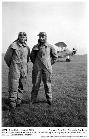 Bild aus Egon Stoll-Berberichs Fotoalbum, Ausbildung zum Flugzeugführer in Detmold (ab 1. Juni 1937), unbekannte Personen. NLESB_Kriegsbilder_Album1_0005. Bild aus Egon Stoll-Berberichs Fotoalbum, Ausbildung zum Flugzeugführer in Detmold (ab 1. Juni 1937), unbekannte Personen. NLESB_Kriegsbilder_Album1_0005.
