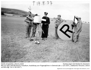 Bild aus Egon Stoll-Berberichs Fotoalbum, Ausbildung zum Flugzeugführer in Detmold (ab 1. Juni 1937), unbekannte Personen, (Strich auf Bild zeigt "tot 17.08.1937"). NLESB_Kriegsbilder_Album1_0010. Bild aus Egon Stoll-Berberichs Fotoalbum, Ausbildung zum Flugzeugführer in Detmold (ab 1. Juni 1937), unbekannte Personen, (Strich auf Bild zeigt "tot 17.08.1937"). NLESB_Kriegsbilder_Album1_0010.