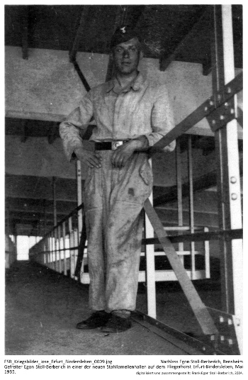 Gefreiter Egon Stoll-Berberich in einer der neuen Stahllamellenhallen auf dem Fliegerhorst Erfurt-Bindersleben, Mai 1935.. NLESB_Kriegsbilder_lose_Erfurt_Bindersleben_0009 Gefreiter Egon Stoll-Berberich in einer der neuen Stahllamellenhallen auf dem Fliegerhorst Erfurt-Bindersleben, Mai 1935.NLESB_Kriegsbilder_lose_Erfurt_Bindersleben_0009
