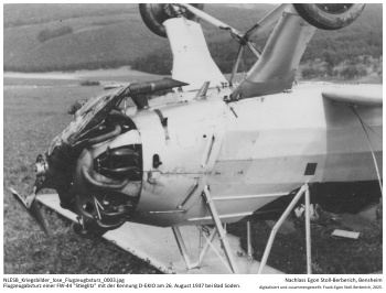 Bild aus Egon Stoll-Berberichs Fotoalbum, Flugzeugabsturz einer FW-44 Bild aus Egon Stoll-Berberichs Fotoalbum, Flugzeugabsturz einer FW-44