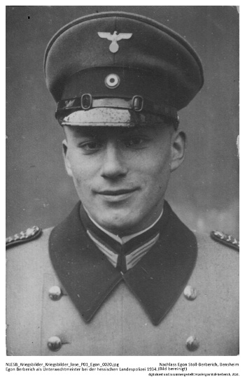 Egon Stoll-Berberich als Unterwachtmeister der Hessischen Landespolizei 1934. NLESB_Kriegsbilder_Kriegsbilder_lose_Landespolizei_0020