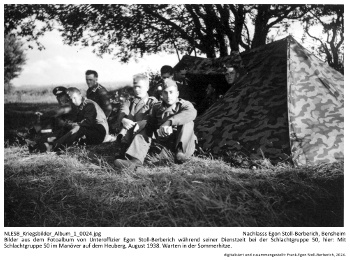 Bilder aus dem Fotoalbum von Unteroffizier Egon Stoll-Berberich während seiner Dienstzeit bei der Schlachtgruppe 50, hier: Mit Schlachtgruppe 50 im Manöver auf dem Heuberg, August 1938. Warten in der Sommerhitze. NLESB_Kriegsbilder_Album1_0024.