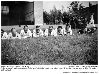 Bilder aus dem Fotoalbum von Unteroffizier Egon Stoll-Berberich während seiner Dienstzeit bei der Schlachtgruppe 50, hier: Die Staffel in Lechfeld 1938. NLESB_Kriegsbilder_Album1_0028.