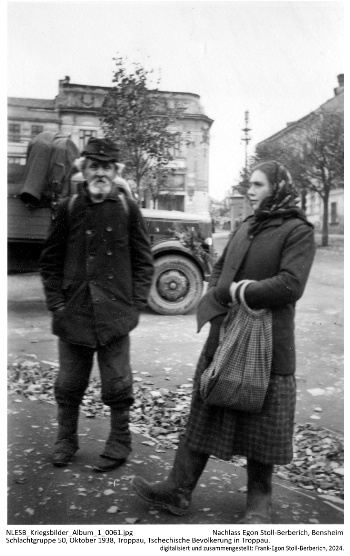 Schlachtgruppe 50, Oktober 1938, Troppau, Tschechische Bevölkerung in Troppau. NLESB_Kriegsbilder_Album1_0061.