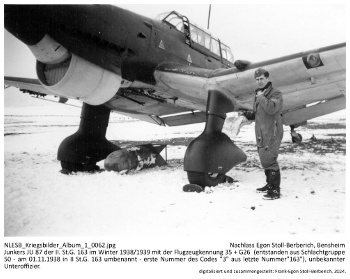 Junkers JU 87 der II./St.G. 163 im Winter 1938/1939 mit der Flugzeugkennung 35 + G26  (entstanden aus Schlachtgruppe 50 - am 01.11.1938 in II./St.G. 163 umbenannt - erste Nummer des Codes "3" aus letzte Nummer "163"), unbekannter Unteroffizier. NLESB_Kriegsbilder_Album1_0062.
