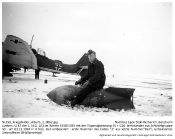 Junkers JU 87 der II./St.G. 163 im Winter 1938/1939 mit der Flugzeugkennung 35 + G26  (entstanden aus Schlachtgruppe 50 - am 01.11.1938 in II./St.G. 163 umbenannt - erste Nummer des Codes "3" aus letzte Nummer "163"), unbekannter Unteroffizier. NLESB_Kriegsbilder_Album1_0063.