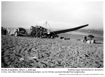 II./St.G. 163, März 1939, Bruchlandung Junkers  Ju 52 3 M des Leutnant Mosdorf bei Langensalza. NLESB_Kriegsbilder_Album1_0065.