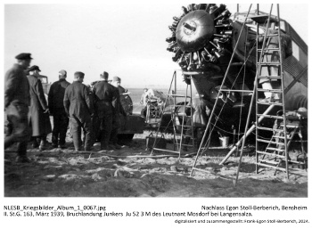 II./St.G. 163, März 1939, Bruchlandung Junkers  Ju 52 3 M des Leutnant Mosdorf bei Langensalza. NLESB_Kriegsbilder_Album1_0067.